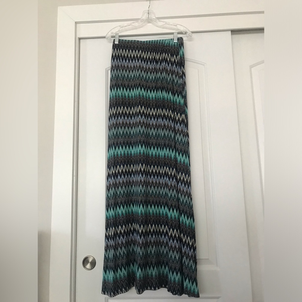 Loveappella Maxi Skirt - Picture 2 of 4